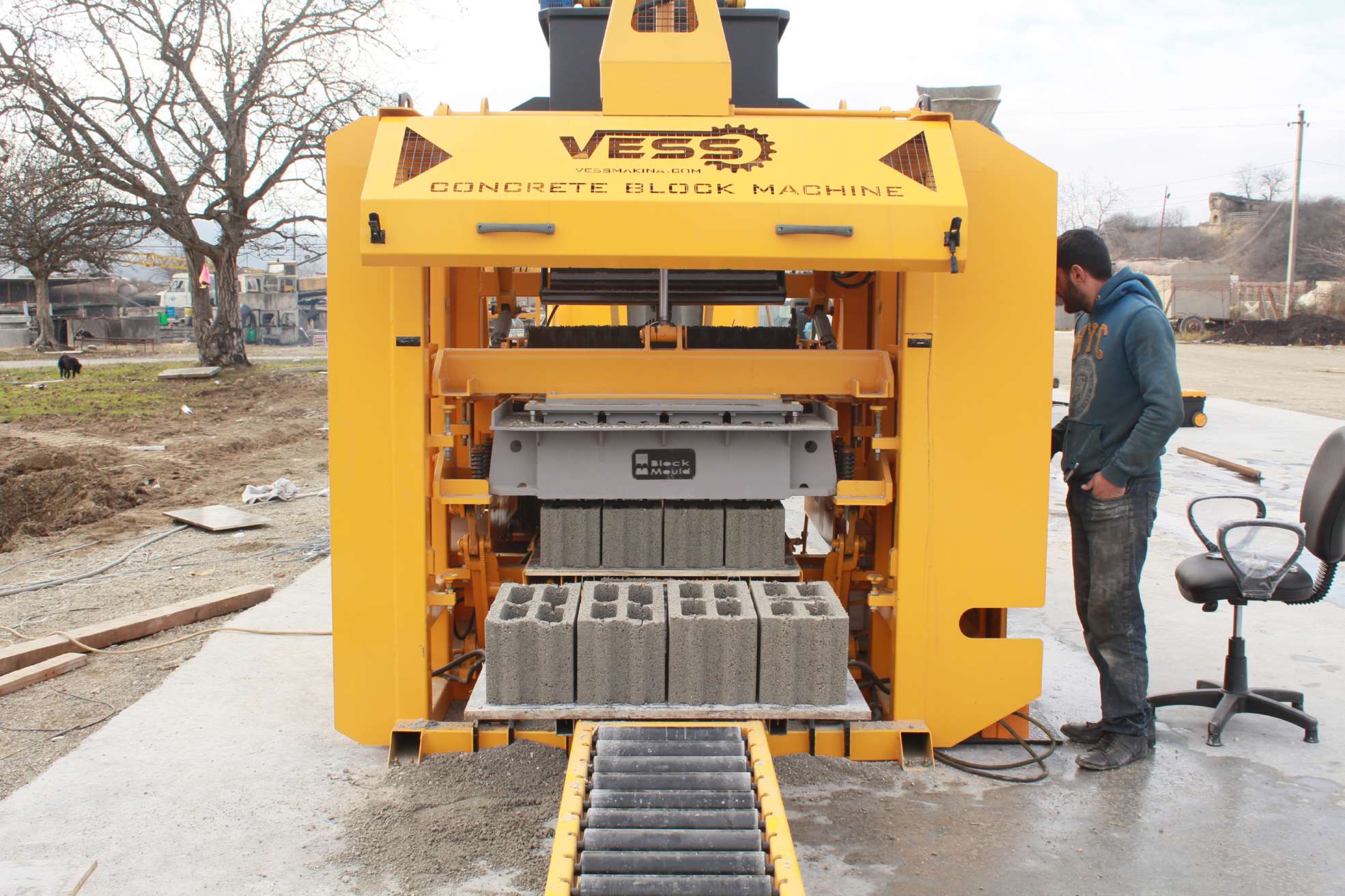 Concrete block machine Concrete_block_machine.jpg