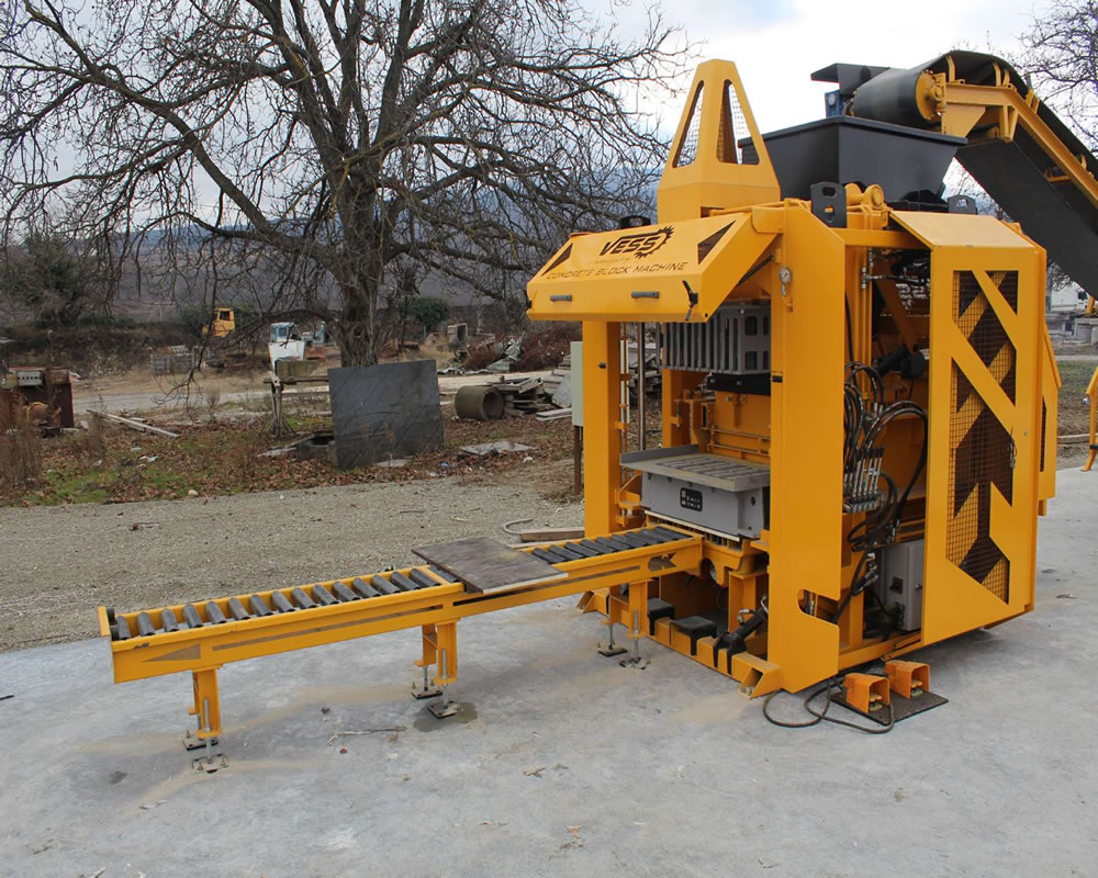 Concrete block making machine Concrete_block_making_machine.jpg